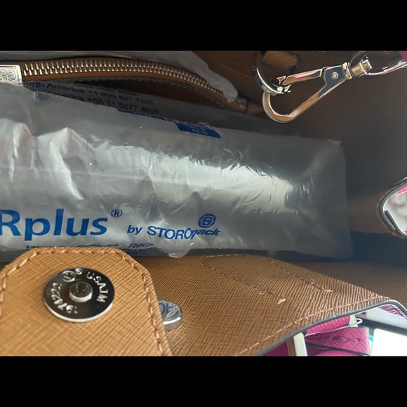 Michael Kors  Large Greenwich Leather Grab Tote - Picture 3 of 5